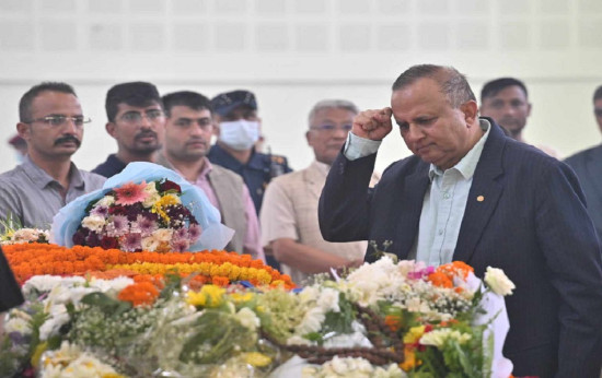 चीन भ्रमण छोट्याएर स्वदेश फर्किए एमाले महासचिव पोखरेल